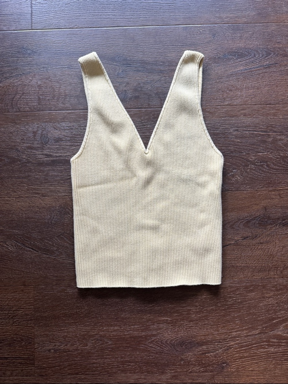 Abercrombie & Fitch Ribbed V-Neck Tank in Light yellow